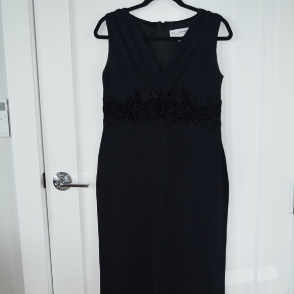 St. John long gown - Picture 1 of 3